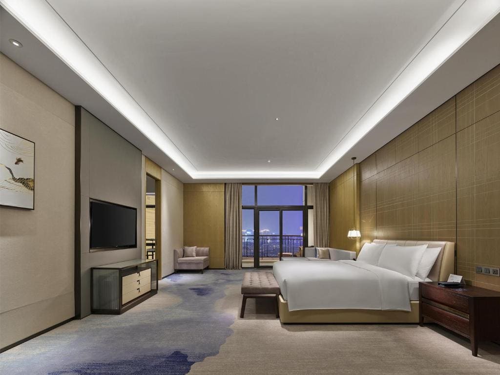 Premium King Suite room - Image 3