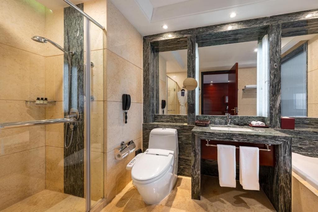 Deluxe Queen Room room - Image 1
