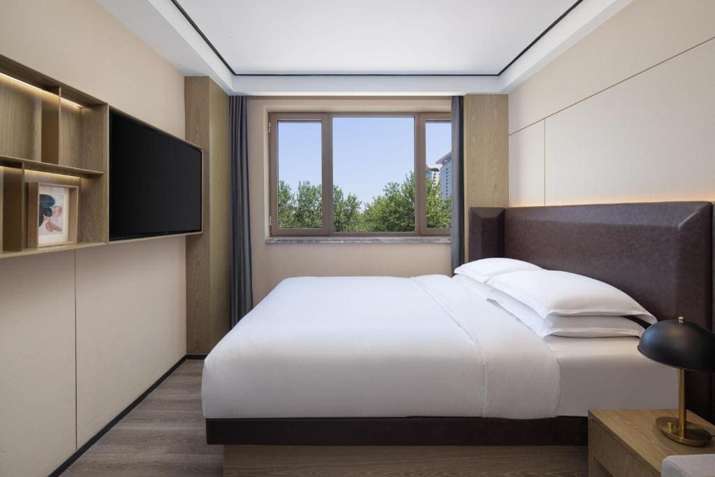 Standard King Room with City View room - Image 1