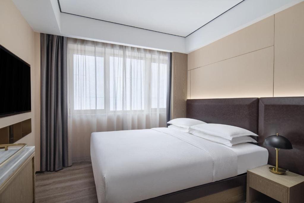 Superior King Room with City View room - Image 1