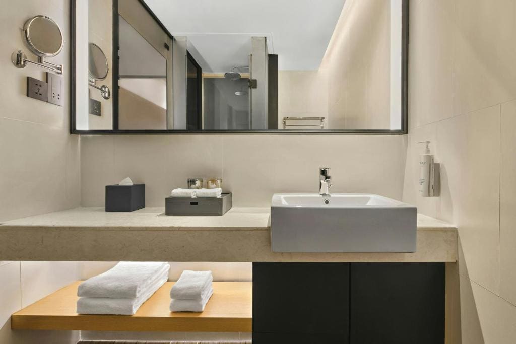 Selective Double Room with Two Double Beds - Stadium View and City View room - Image 2
