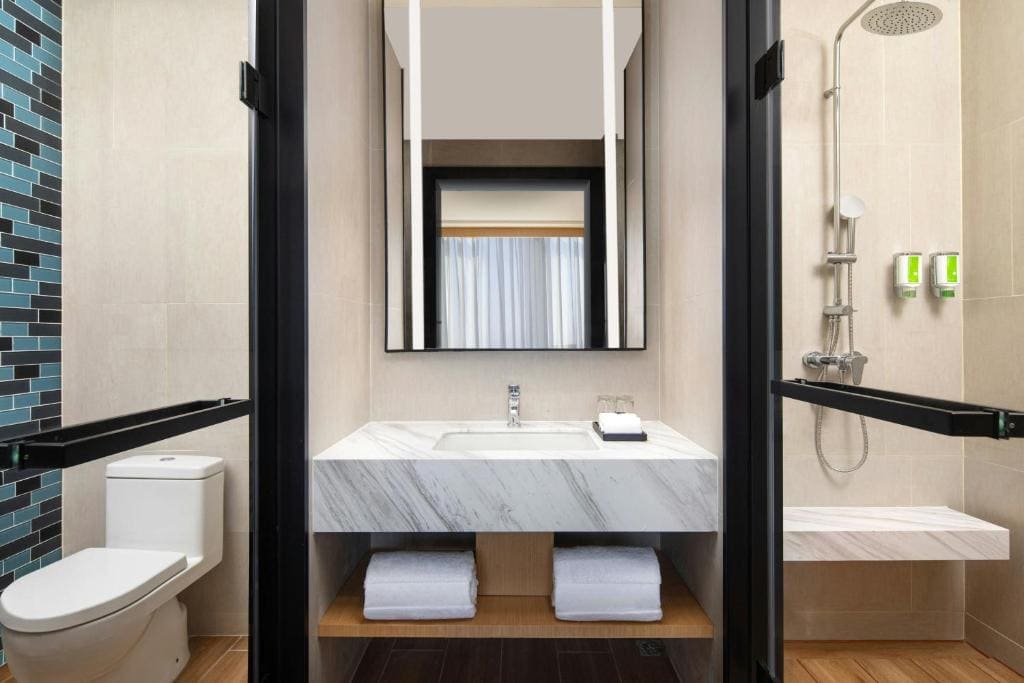 Fairfield, Suite, 1 King, City View room - Image 2