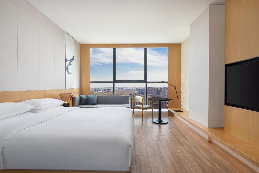 Deluxe King Room with City View room - Image 2