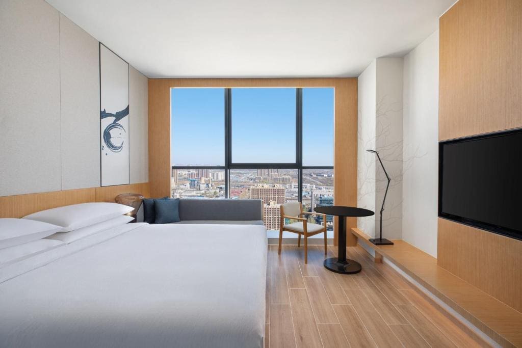 Standard King, Guest room, 1 King, City View room - Image 2