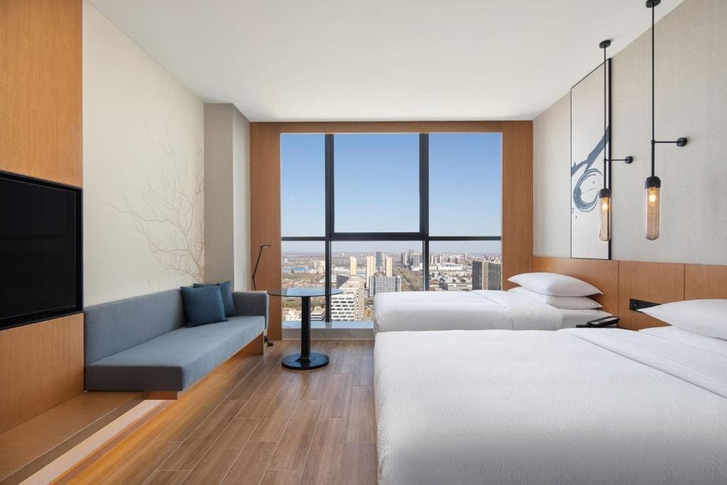 Superior Double, Guest room, 2 Doubles, City View room - Image 1