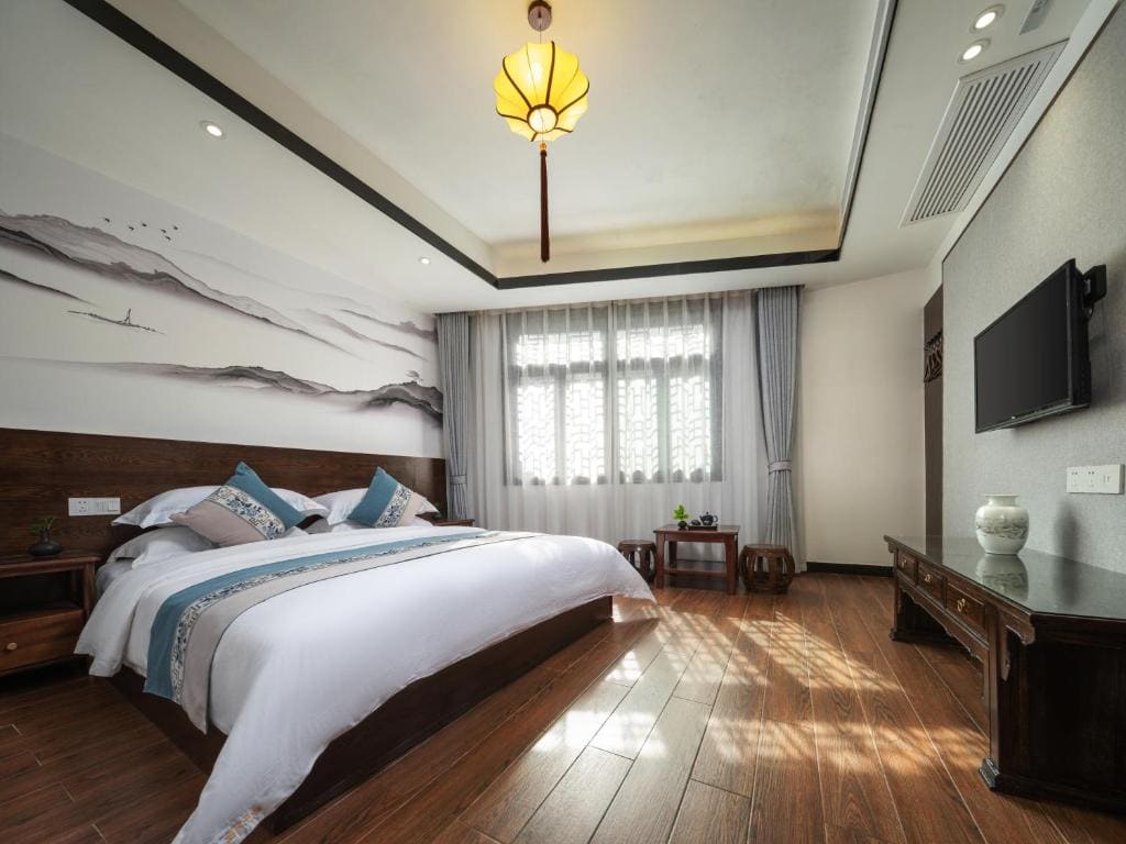Double Room with Shared Toilet room - Image 3