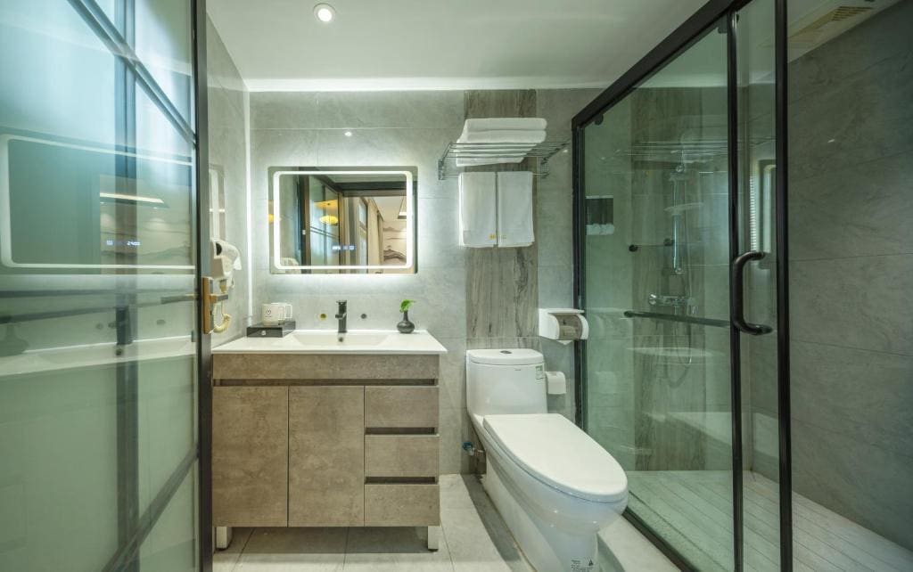 Double Room with Shared Toilet room - Image 1