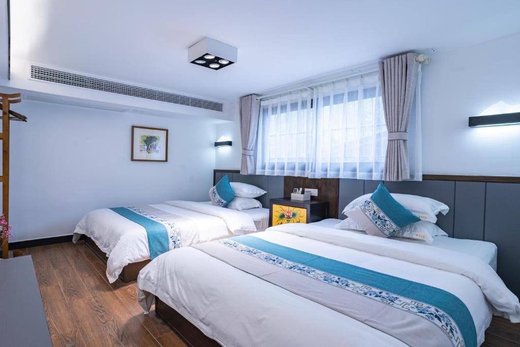 Double Room with Two Double Beds room - Image 2