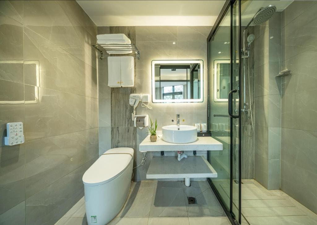 Family Room with Bathroom room - Image 2