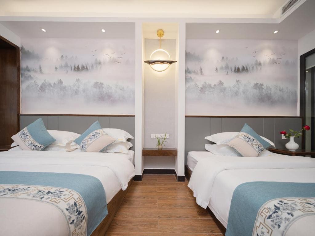 Superior Family Room room - Image 1