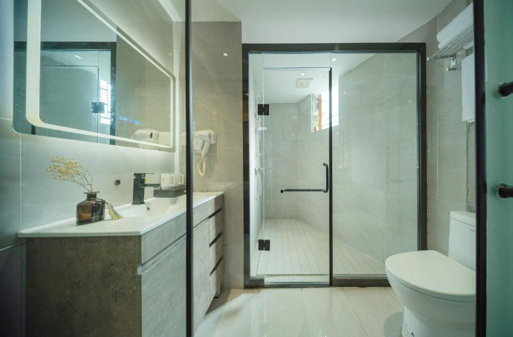 Twin Room with Shared Toilet room - Image 1