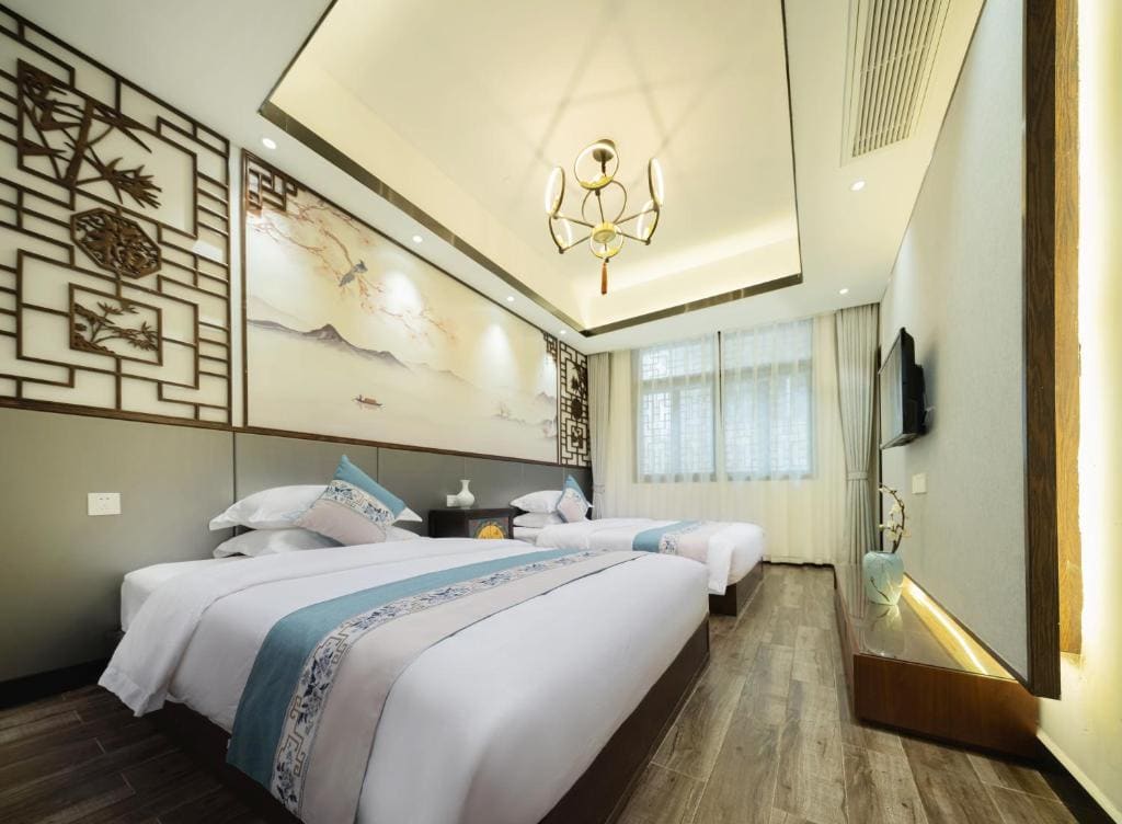 Twin Room with Shared Toilet room - Image 2