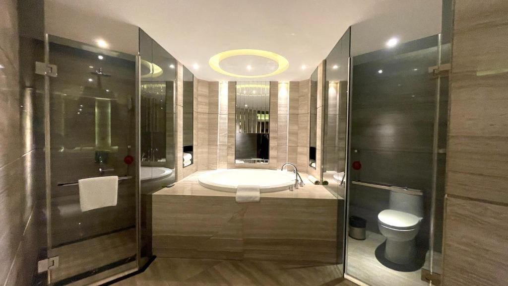 Premium King Suite - Smoking room - Image 1