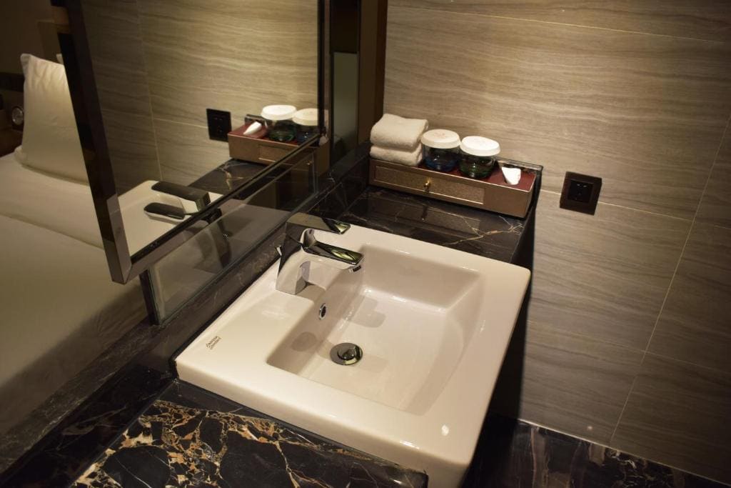 Deluxe King Room - Non-Smoking room - Image 2