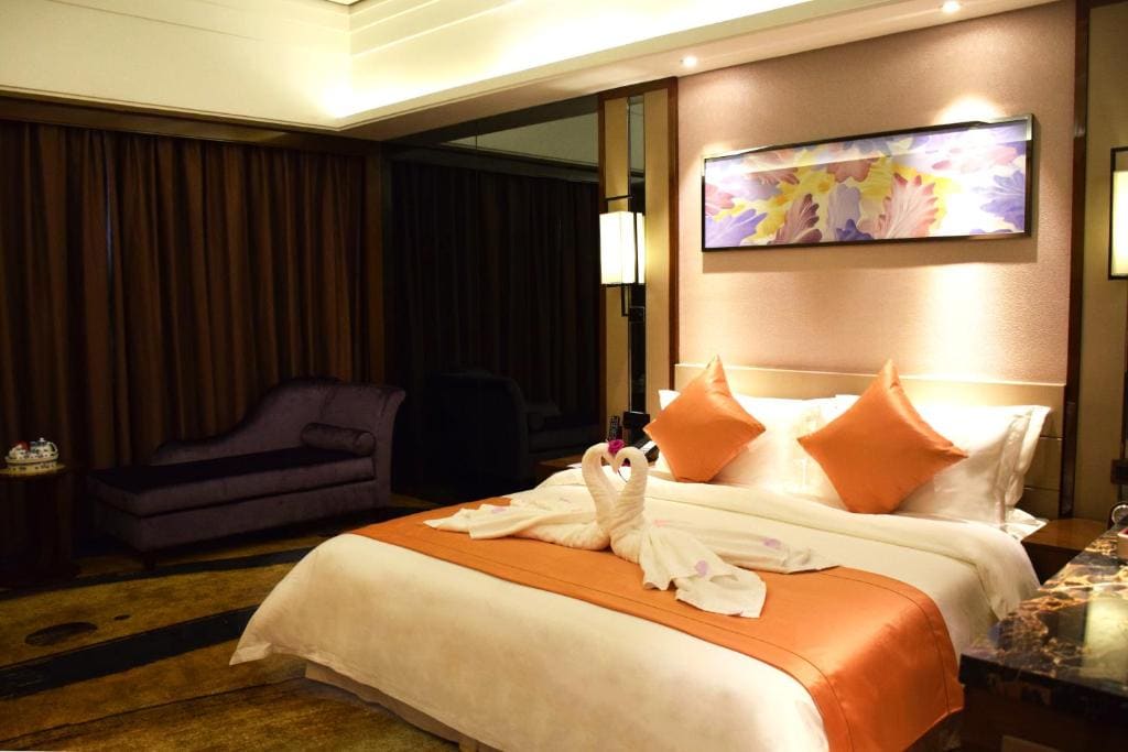 Deluxe King Room - Non-Smoking room - Image 3