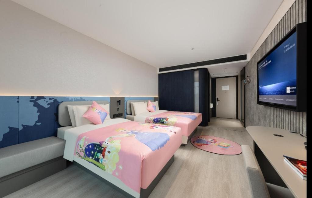Superior Family Twin Room room - Image 2