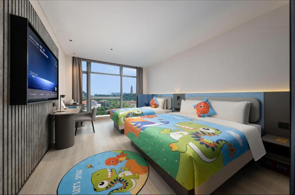 Superior Family Twin Room room - Image 3