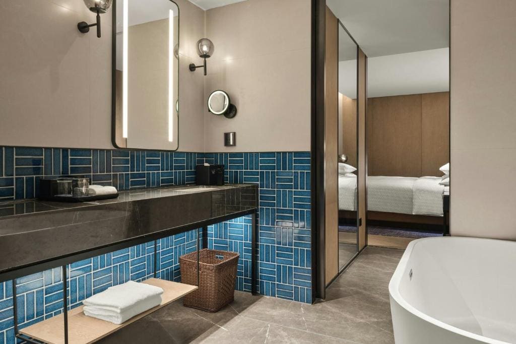 Superior King Suite room - Image 3