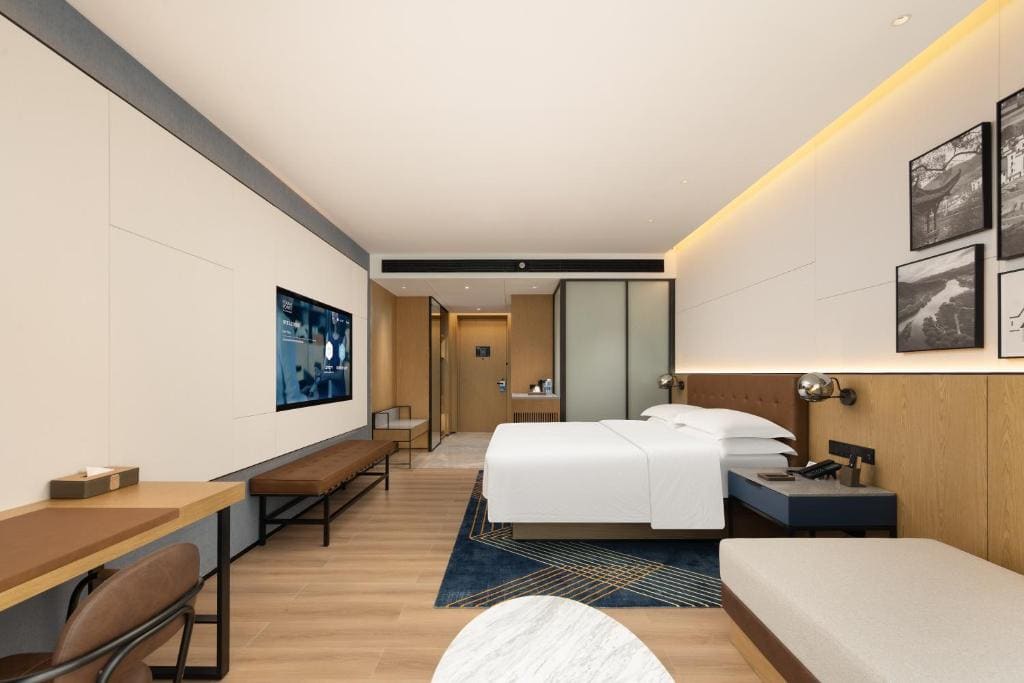 Delicate King Room with Mountain View room - Image 1