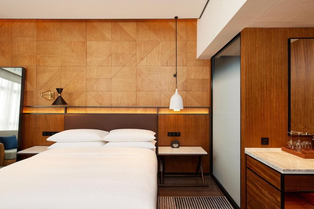 Traditional King Room - Low Floor room - Image 3