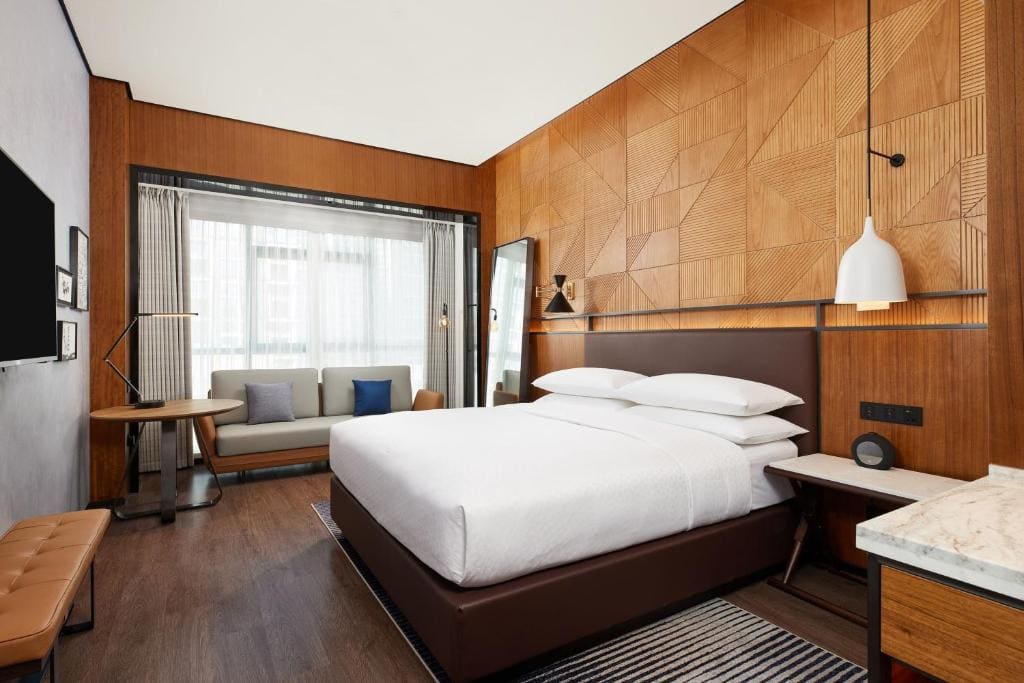 Traditional King Room - Low Floor room - Image 1