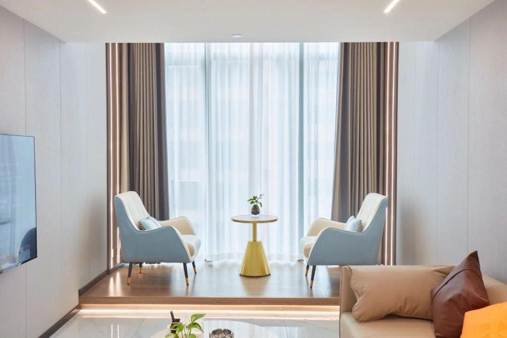 Deluxe Family Room room - Image 1
