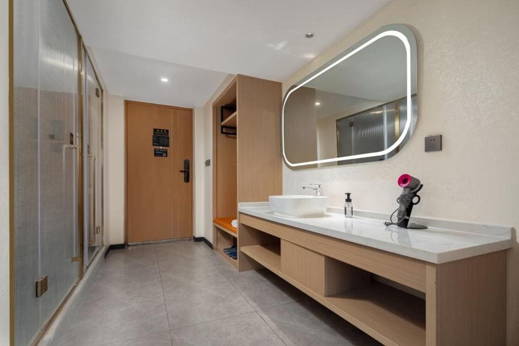 Suite with City View room - Image 3