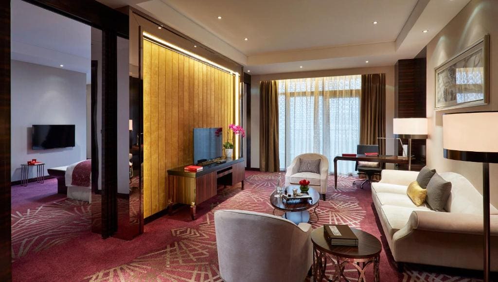Deluxe Junior Suite Red Level room - Image 3