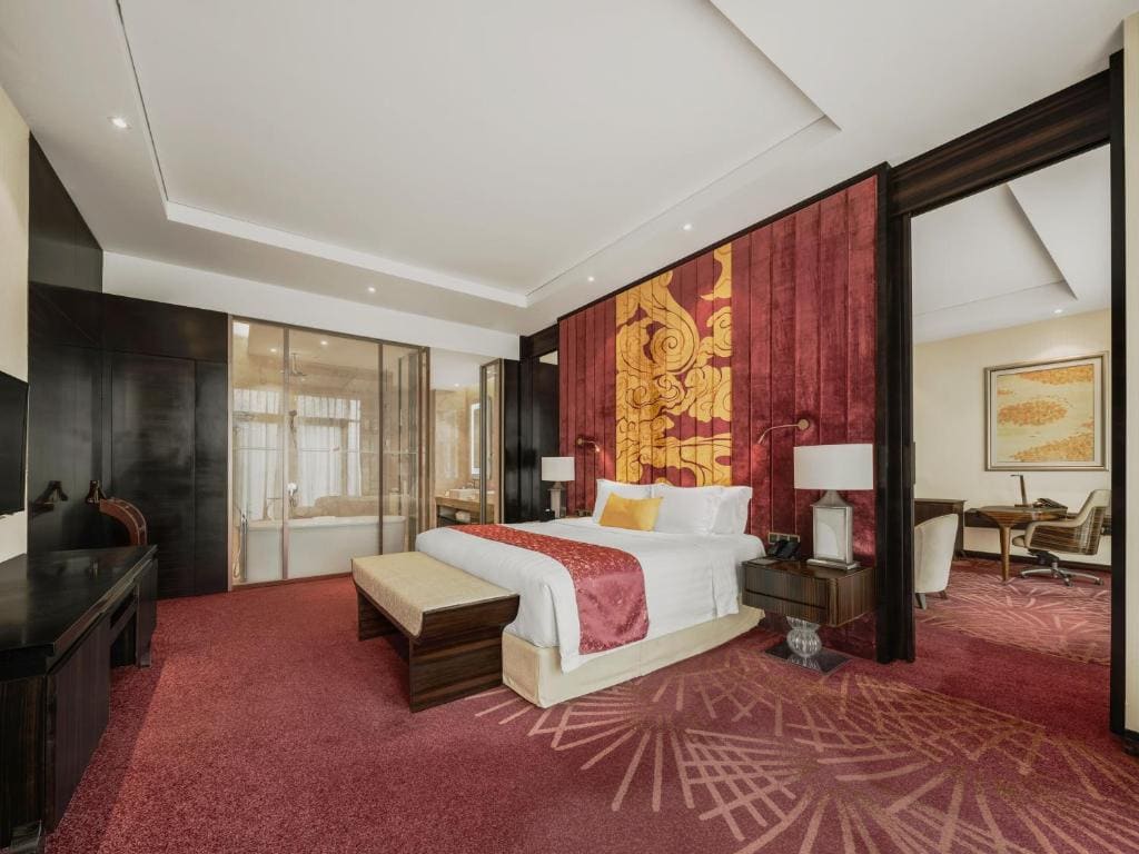 Deluxe Junior Suite Red Level room - Image 2