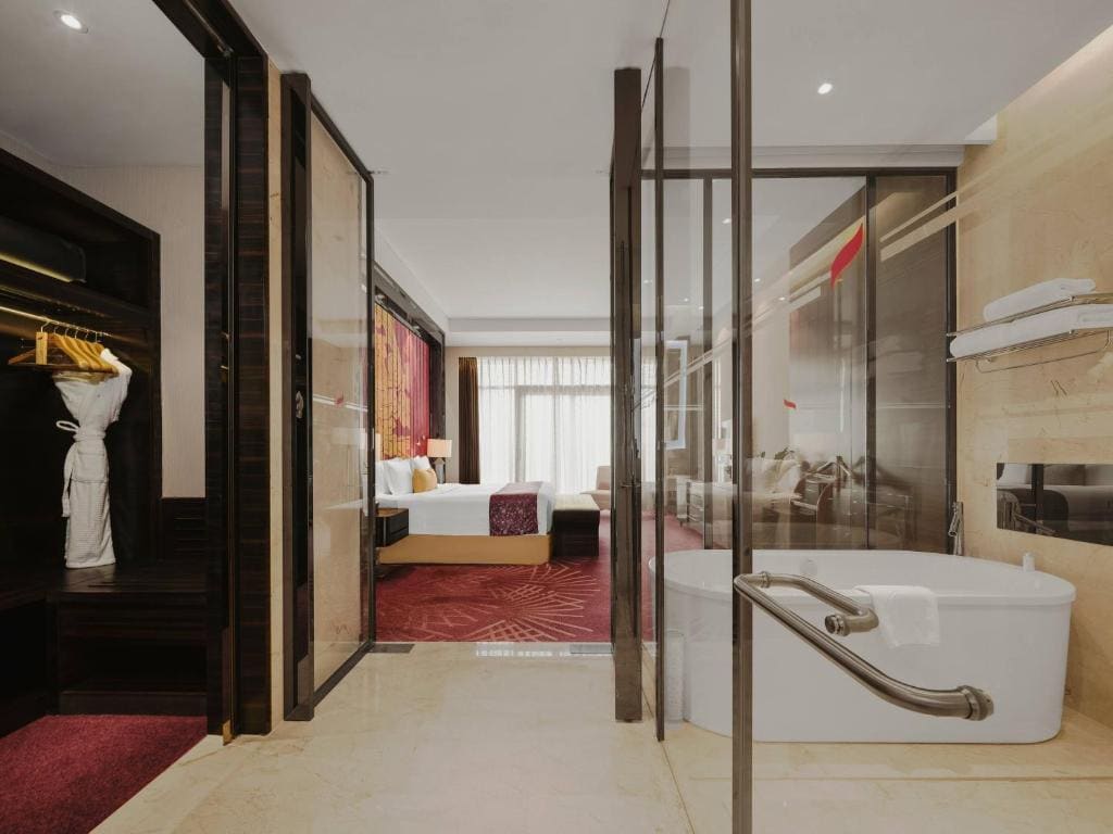 RedLevel Two Bedrooms Connected Deluxe Suite room - Image 3