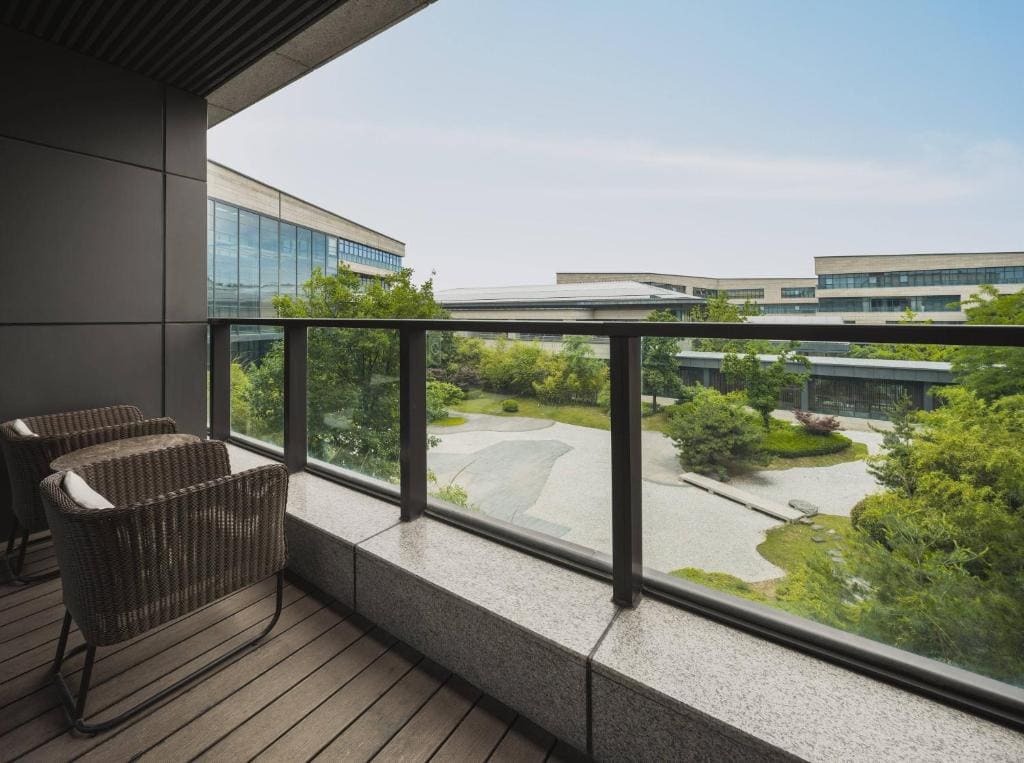 Premium Garden View room - Image 2