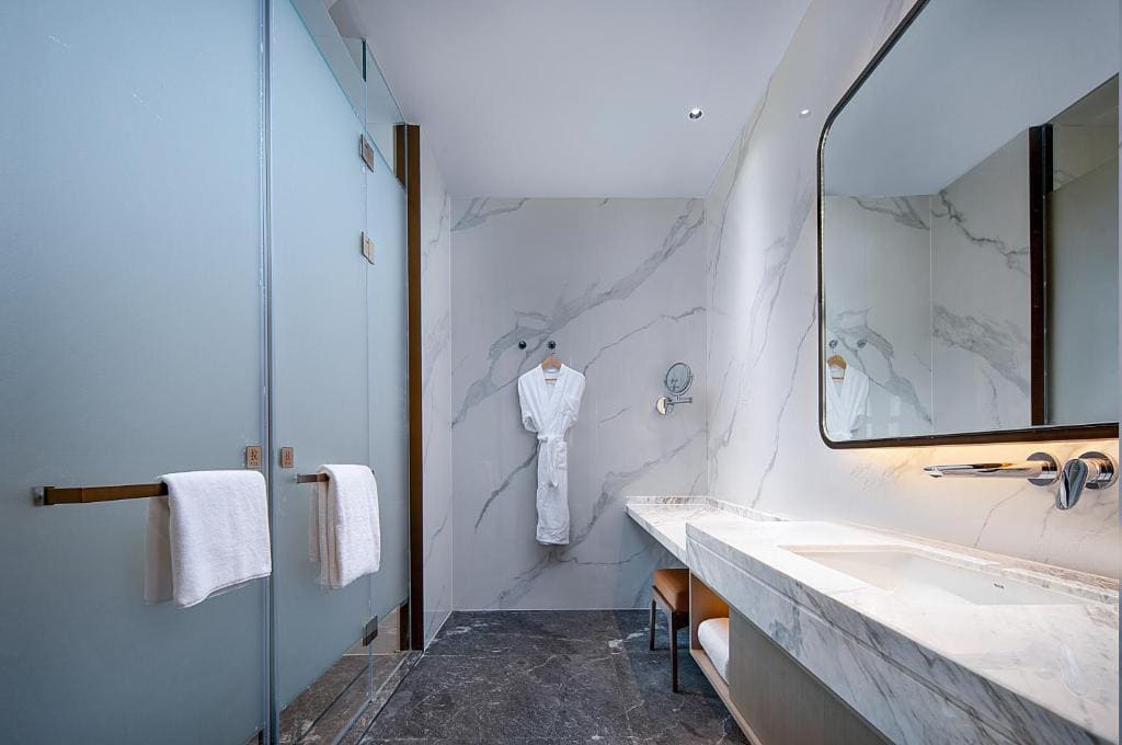 Deluxe Executive King Room room - Image 3