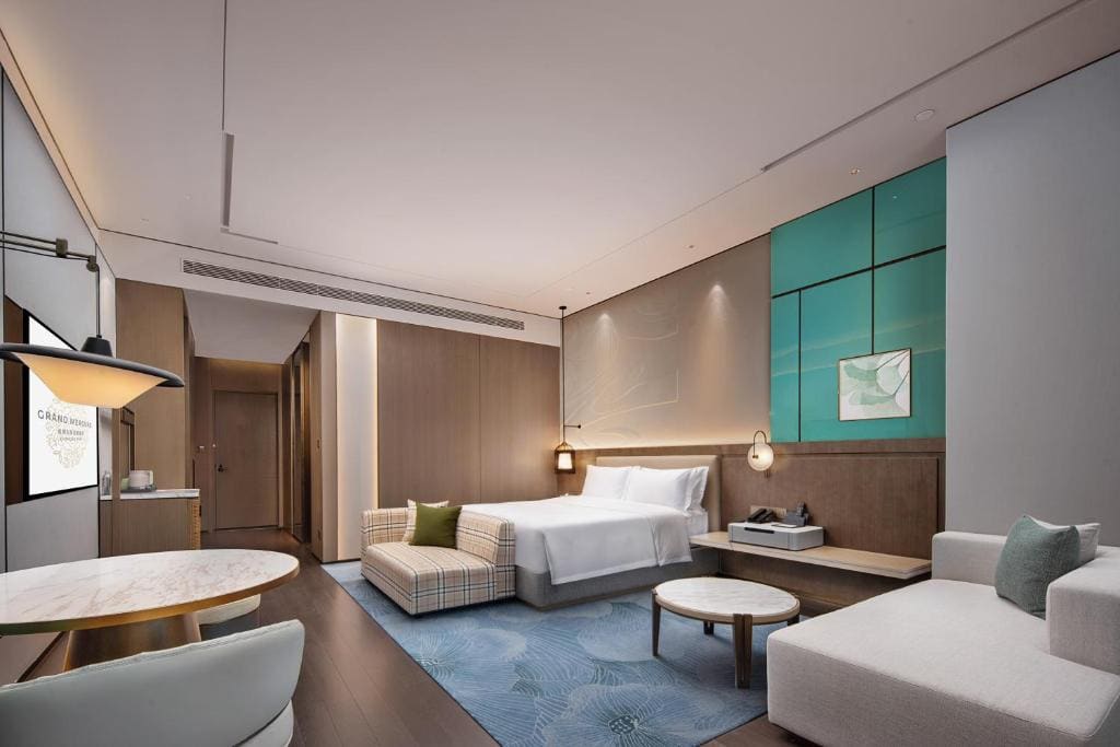 Deluxe Executive King Room room - Image 1