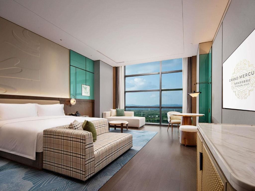 Deluxe King Room room - Image 2