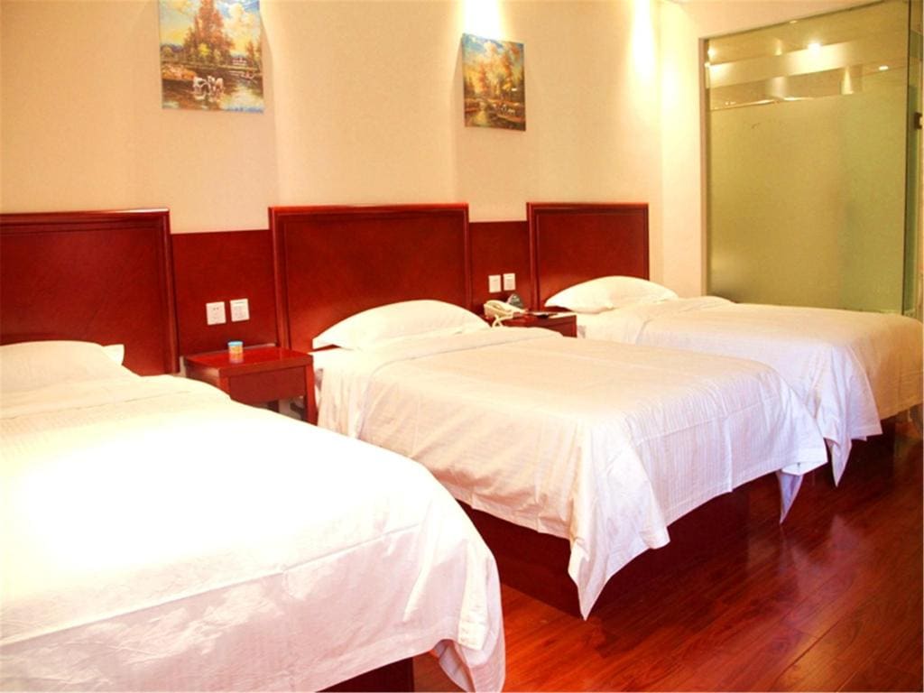Deluxe Twin Room room - Image 3