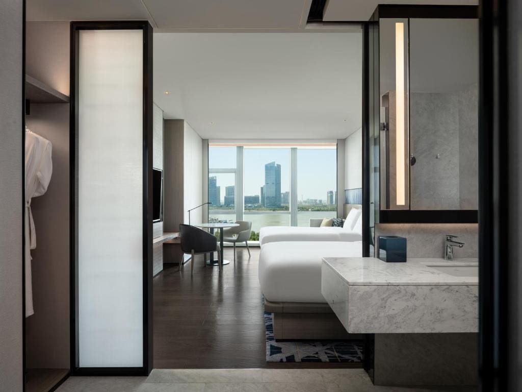 Premier Double Room with Two Double Beds and Harbour View room - Image 2