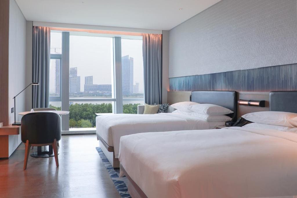 Deluxe Double Room with Two Double Beds and Garden View room - Image 3