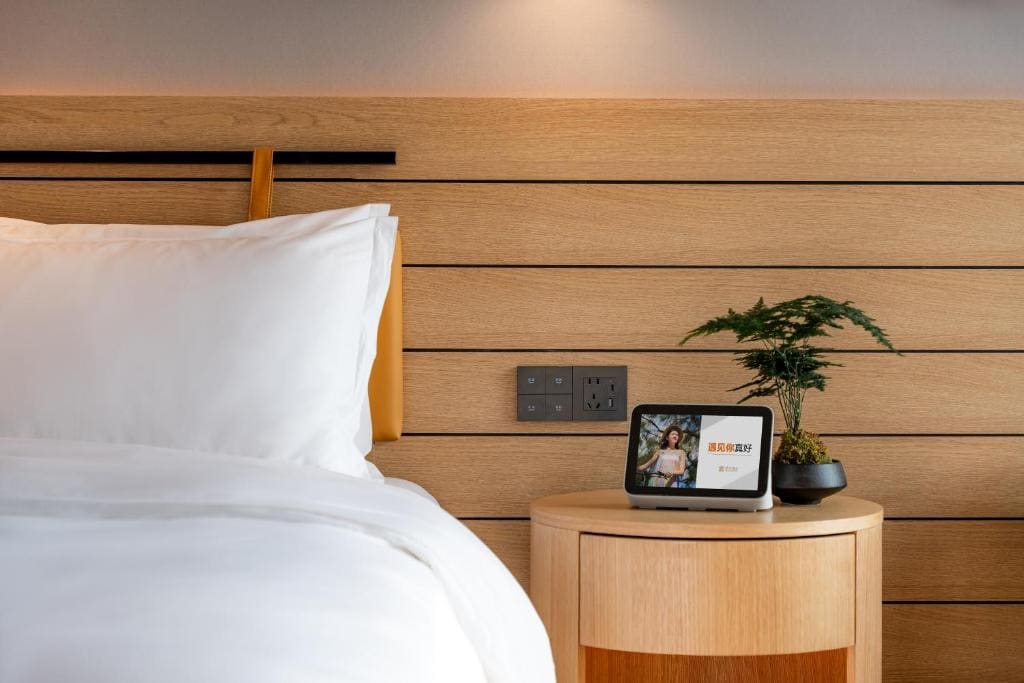 Deluxe Queen Room room - Image 2