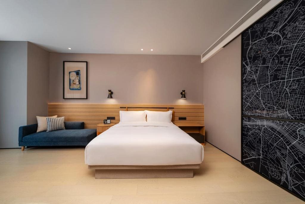 Deluxe Queen Room room - Image 1