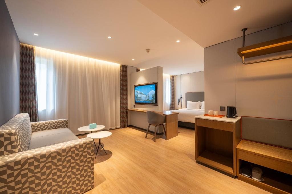 King Suite room - Image 2