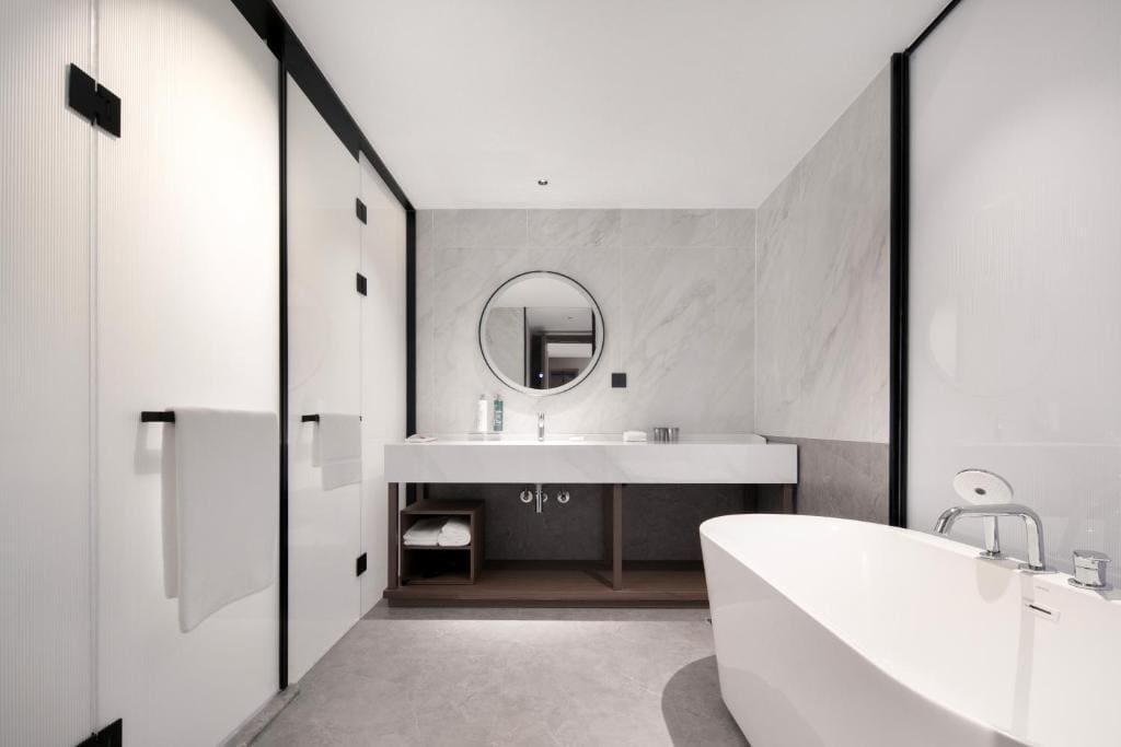 One-Bedroom King Suite room - Image 3