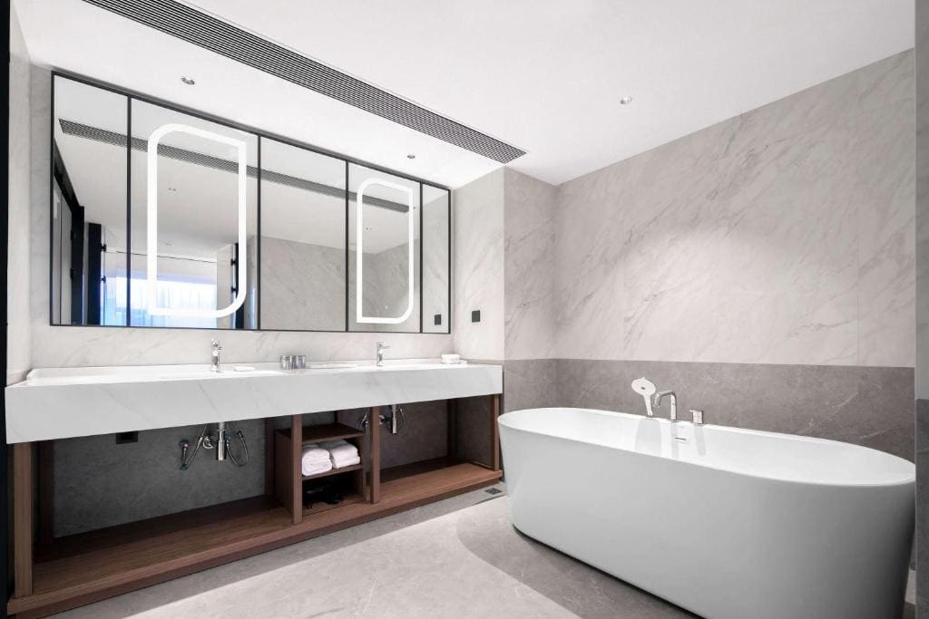 Deluxe King Suite room - Image 2