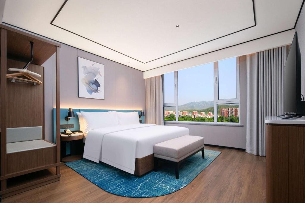 One-Bedroom King Suite room - Image 2