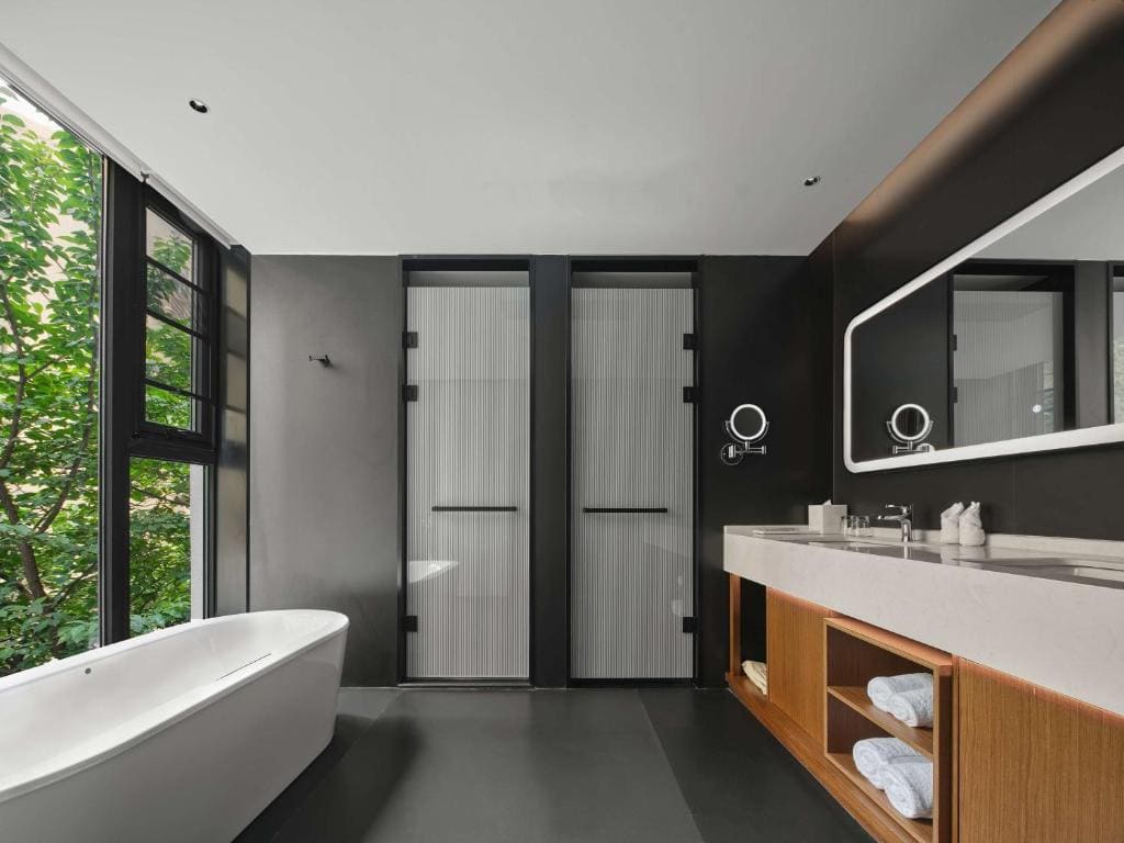 Deluxe King Suite room - Image 3