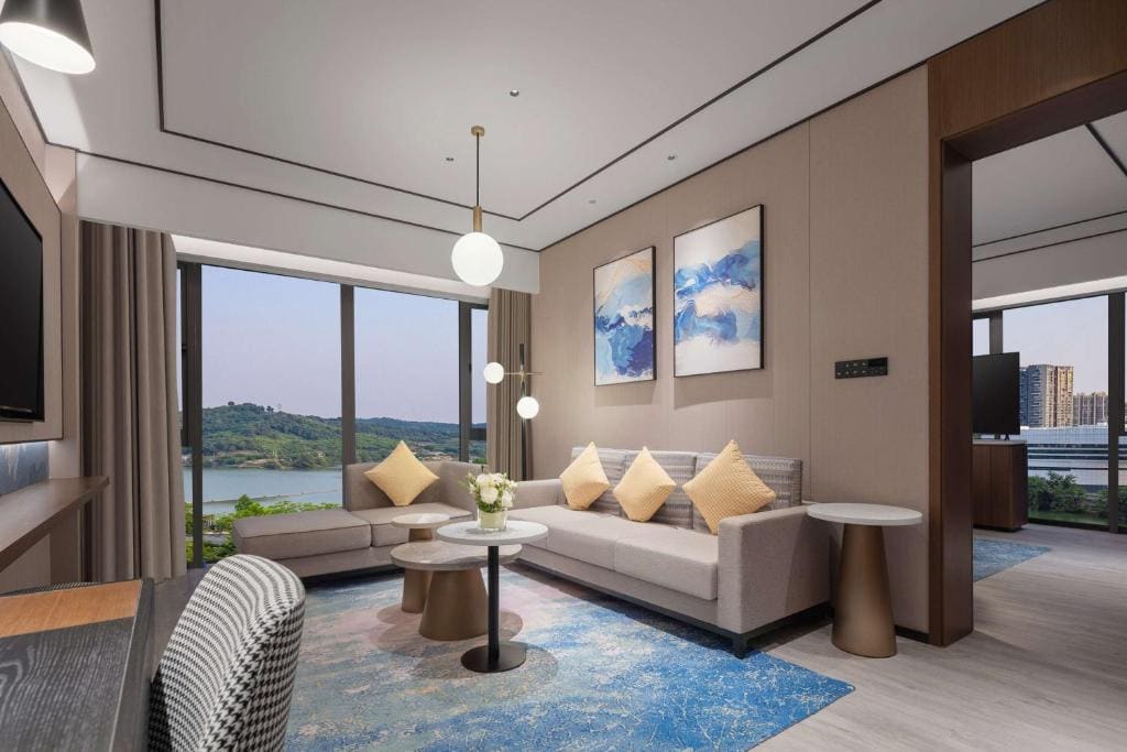 Deluxe King Suite with Lake View room - Image 1