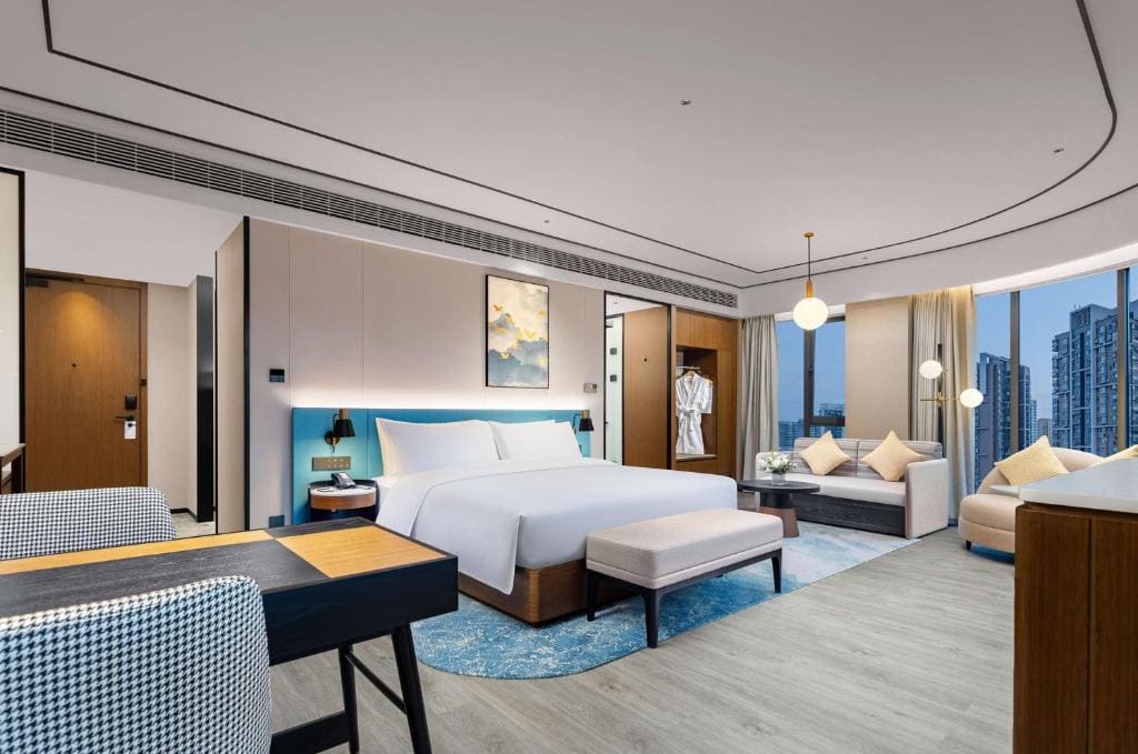Premium King Room with Sofa Bed room - Image 3