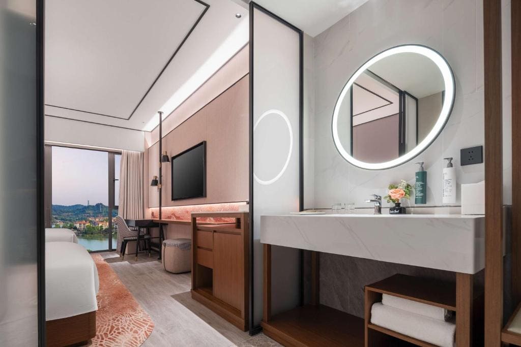 Twin Guest Room with Lake View room - Image 1