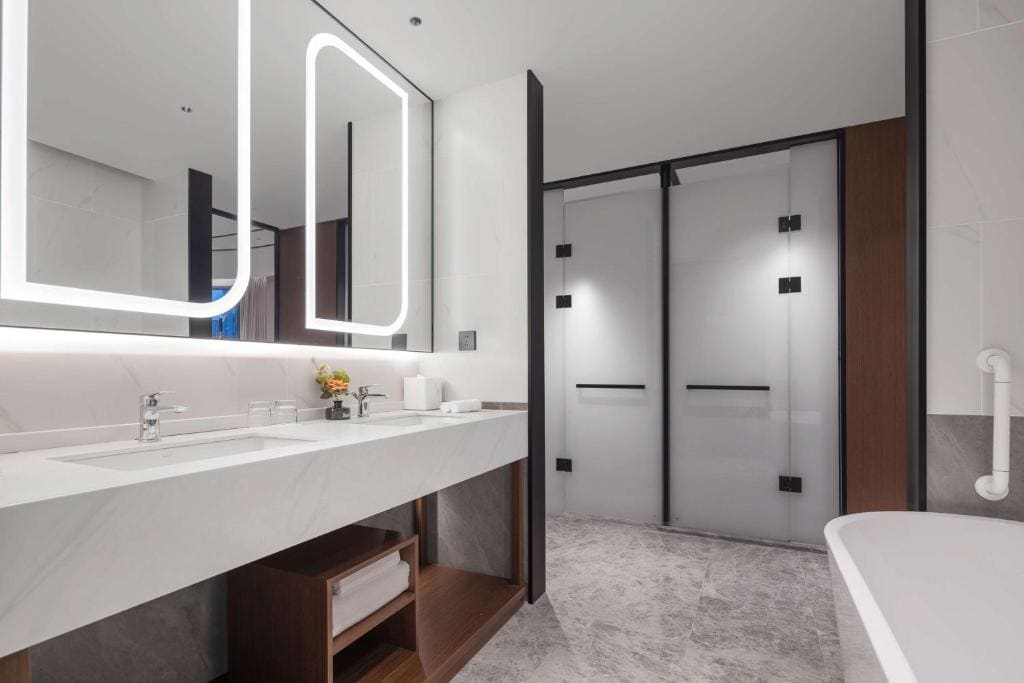 Premium King Room with Sofa Bed room - Image 2