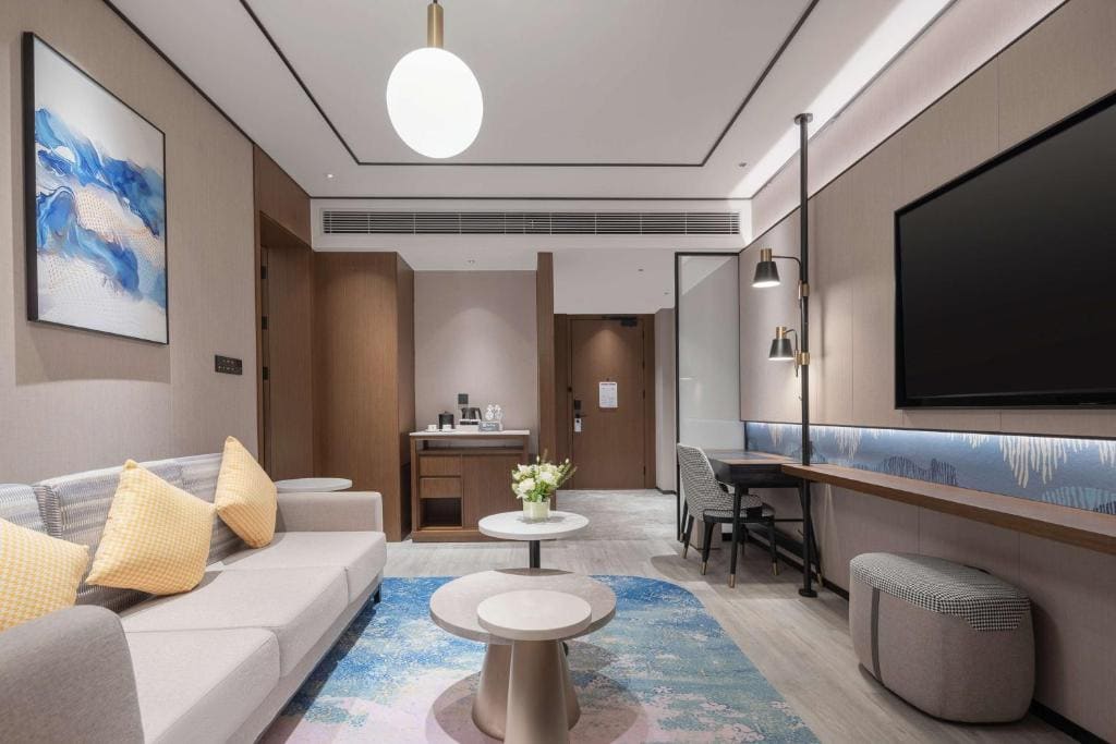 Deluxe King Suite room - Image 3