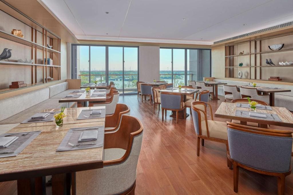 Executive King Room - Lounge Access room - Image 2